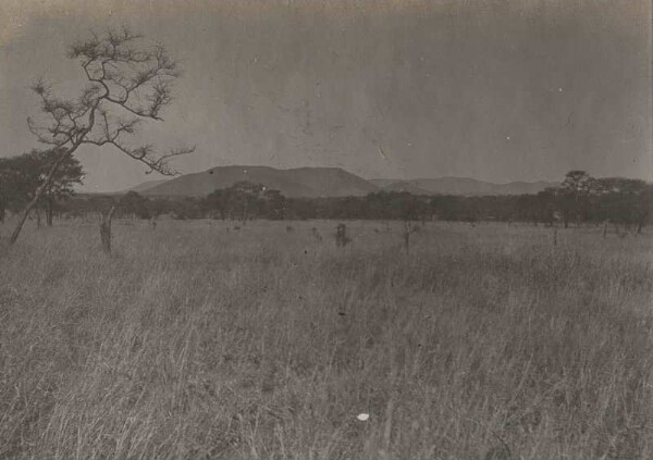 Banage and Sawi mountains near Ikoma (deposits of quartzite)