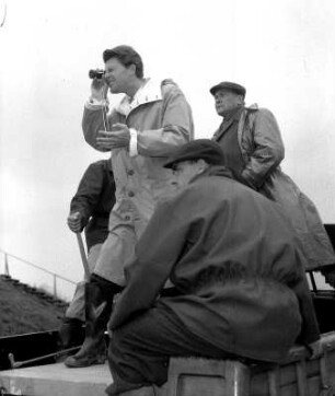 Gruppenbild der Filmcrew während der Dreharbeiten zu den Abendteuern des Til Ulenspiegel