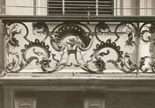 Priebersches Haus : Balkongitter, Eisen, geschmiedet