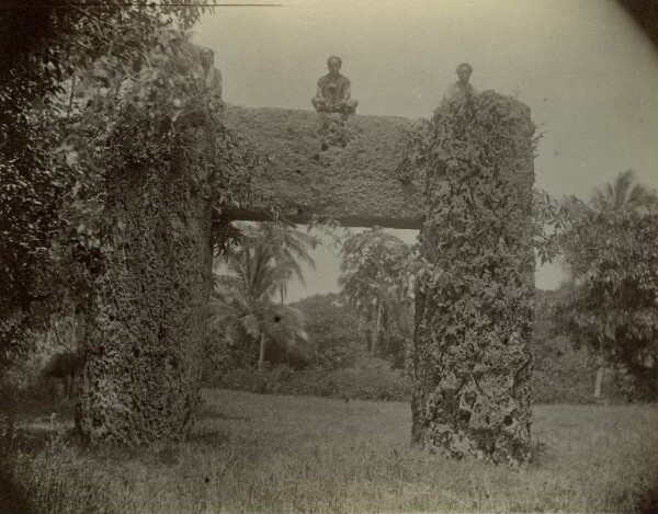 "Haamonga gate. Tonga."