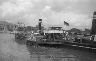 Raddampfer XIV "Oskar Huber" der Raab-Karcher-Handelsgesellschaft im Karlsruher Rheinhafen.