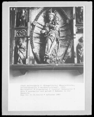 Marienaltar — Madonna in der Mandorla