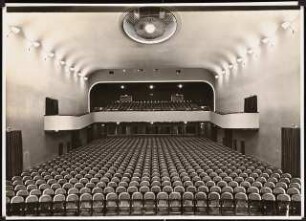 Neugestaltung der Umgebung des Bülowplatzes (Scheunenviertel), Berlin Lichtspielhaus Babylon und Wohnungsbauten: Block 14 Kino, Zuschauerraum, Blick vom Parkett zum Rang