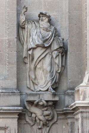 Das Westportal flankierende Skulpturen — Apostelfigur