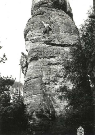 Sächsische Schweiz, Bielatal. Schiefer Turm. Seilschaft Ehrhardt Renger an der Ostkante (VI)