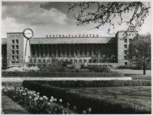 Außenansicht des Berliner Flughafens Tempelhof