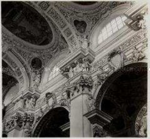 Passau, Dom St. Stephan, Kapitäle und Gesimse (Details)