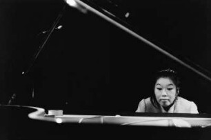 Aki Takase