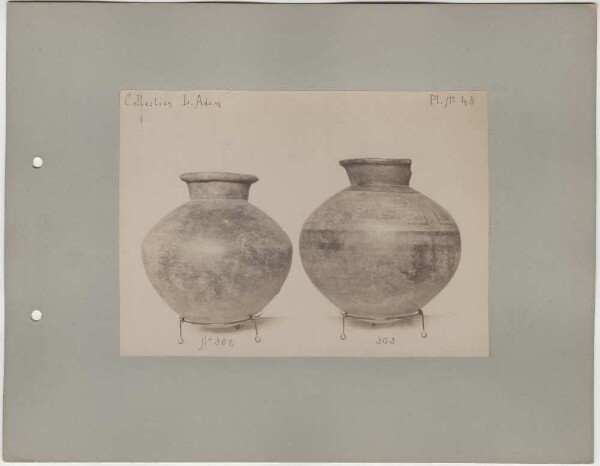 Deux vases en terre cuite. Collection L. Adam