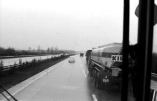 Autobahn Freiburg - Offenburg: Überholmanöver auf der Autobahn