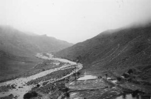 Regenzeit : Verregnete Berglandschaft mit Fluss