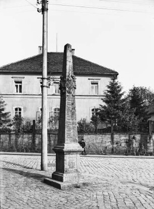 Distanzsäule : Pulsnitz, Wettinplatz. Distanzsäule (1731)
