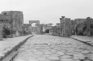 In Pompei : Straße mit Ruinen der Stadt Pompei