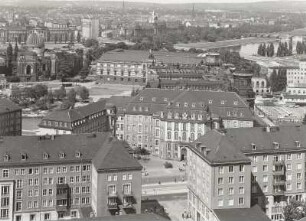 Dresden. Blick vom Rathausturm nach Nordosten über die Wohnblöcke an der Ernst-Thälmann-Straße und das Landhaus zum Albertinum