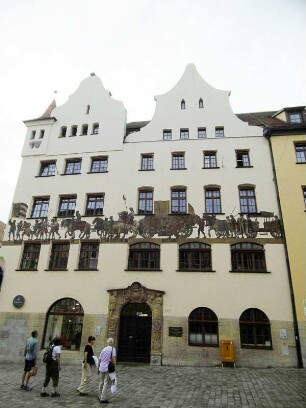 Nürnberg: Kammergebäude mit Kaufmannszug