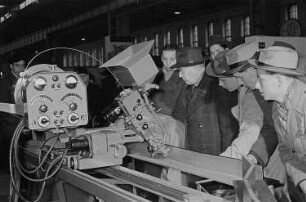 Ausstellungshalle VII, Produktpräsentationen aus dem Bereich Maschinen- und Anlagenbau