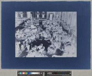 Regierungstruppen in Hamburg im Juli 1919 : im Ehrenhof des Rathauses, 1.7.19