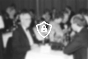 Festveranstaltung des Deutschen Roten Kreuz im Bürgerhaus: links Bürgervorsteher [Name maskiert] mit Ehefrau, rechts Bürgermeister Hans-Peter Busch