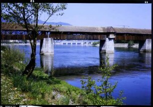 Bad Säckingen: alte Rheinbrücke, Hintergrund Kraftwerk