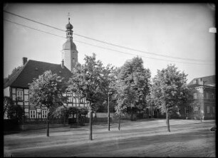 Evangelisches Pfarramt mit Turm der Nikolaikirche