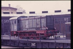Lokomotive "RCT 36629" vor dem Lokschuppen