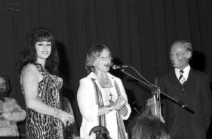 Freiburg: Kurbel, auf der Bühne, Gina, Maria Schell, [Eugen Keidel]