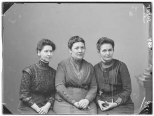 Marie Knop (Pensionat Knop) und zwei Damen