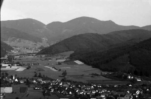 Grunern: Münstertaleingang mit Belchen und Grunern