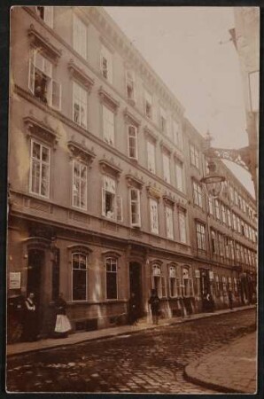 Fassade von Hofmannsthals Geburtshaus in der Salesianergasse 12 in Wien, Ansicht von Südosten
