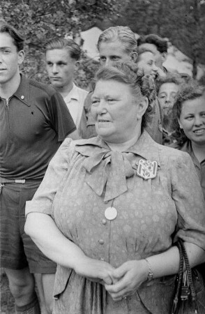 Pionierrepublik "Ernst Thälmann" in Wuhlheide : Rosa Thälmann im Zeltlager