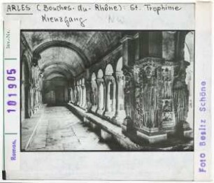Arles: St. Trophime, Kreuzgang, Pfeiler mit Heiligem Trophimus