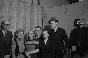 Aufnahmen aus dem literarischen Kabarett "Schall und Rauch" in Berlin, November 1946. Mit Lilli Schubert, Wolfgang E. Parge, A. W. Neubert u. a.