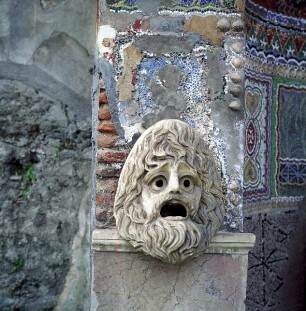 Fontana grande — Tragische Masken