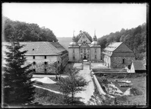 Blick zum Wasserschloss Neuenhof