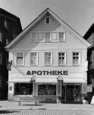 Wohnhaus und Hintergebäude; Lauterbach, Marktplatz 16