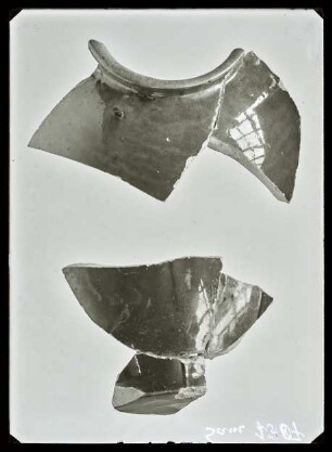 Monochrom glasierte Keramik