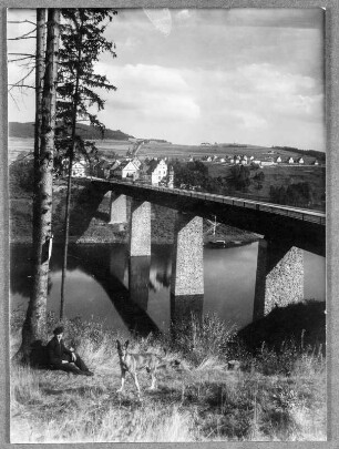 Vor Saalburg mit der neuen Brücke