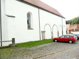 Langhaus von Nordosten mit vermauerten Arkadenbögen (Seitenschiff und Querhaus 1686 abgebrochen)