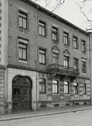 Neustadt in Sachsen, Wohnhaus : Neustadt in Sachsen. Wohnhaus (um 1900), Karl-Marx-Straße 22. Straßenansicht