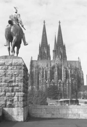 Köln: Kölner Dom, Rückseite von der Hohenzollernbrücke