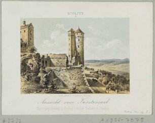 Die Burgruine Stolpen in der Sächsischen Schweiz vom zerstörten Fürstensaal nach Nordosten, links der Seigerturm, mittig der Johannisturm (Coselturm), aus einer Reihe von vier Ansichten der Burg Stolpen