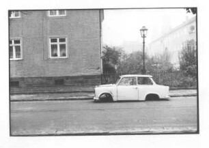 Dresden-Striesen. Wrack eines PKW Trabant 601 ("Wilde Entsorgung")