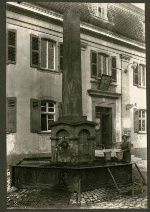 Rathausplatz, Bürgermeisteramt, Laufbrunnen