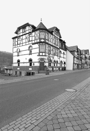 Ehem. Gasthaus Zum halben Mond (Gasthaus); Helsa, Leipziger Straße 50