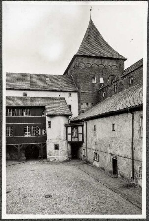 Neidenburg (Nidzica/Polen). Blick in den Innenhof der Ordensburg mit Südturm