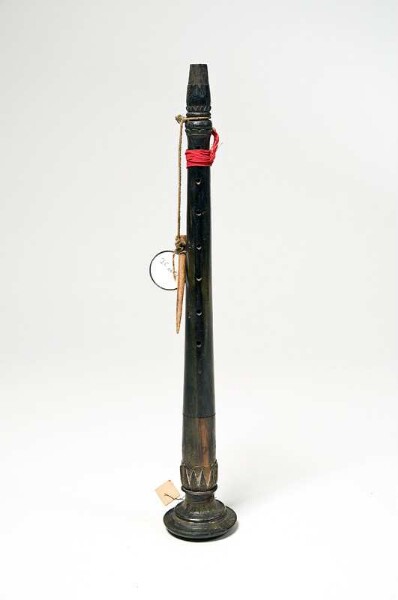 Oboe with cylindrical tube with finger holes