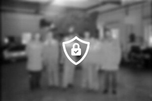 Wirtschaft: Autohaus von Hacht: Citroen-Werkstatt: Werkstatt-Team, Gruppenfoto: Kfz-Meister Hewart Baden, Auszubildende [Name maskiert] und [Name maskiert] Gesellen [Name maskiert] und [Name maskiert] Inhaber