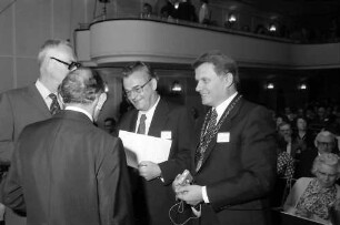 27. Tagung 1977 Chemiker; Sitzreihen im Theater: Graf Lennart Bernadotte, A. Jaumann, Oberbürgermeister Steurer