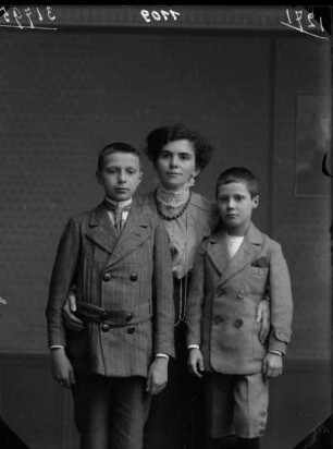 Höpner, zwei Kinder und Fräulein