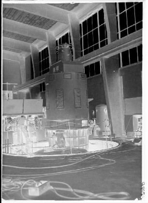 Staustufe Schweinfurt. Kraftwerk. Turbine II mit Generator einige Tage vor Inbetriebnahme.
